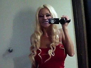 Sexy babe fingering and toying her butthole