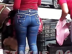 Bewitching girl has a gorgeous hairless cunt to offer